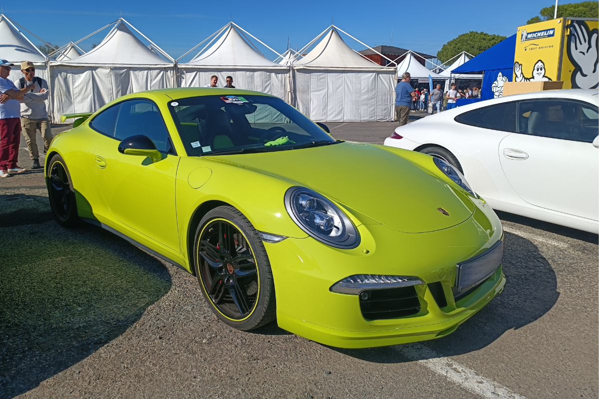 Porsche 991 carrera 4s lightgreen flat 6 magazine png 1