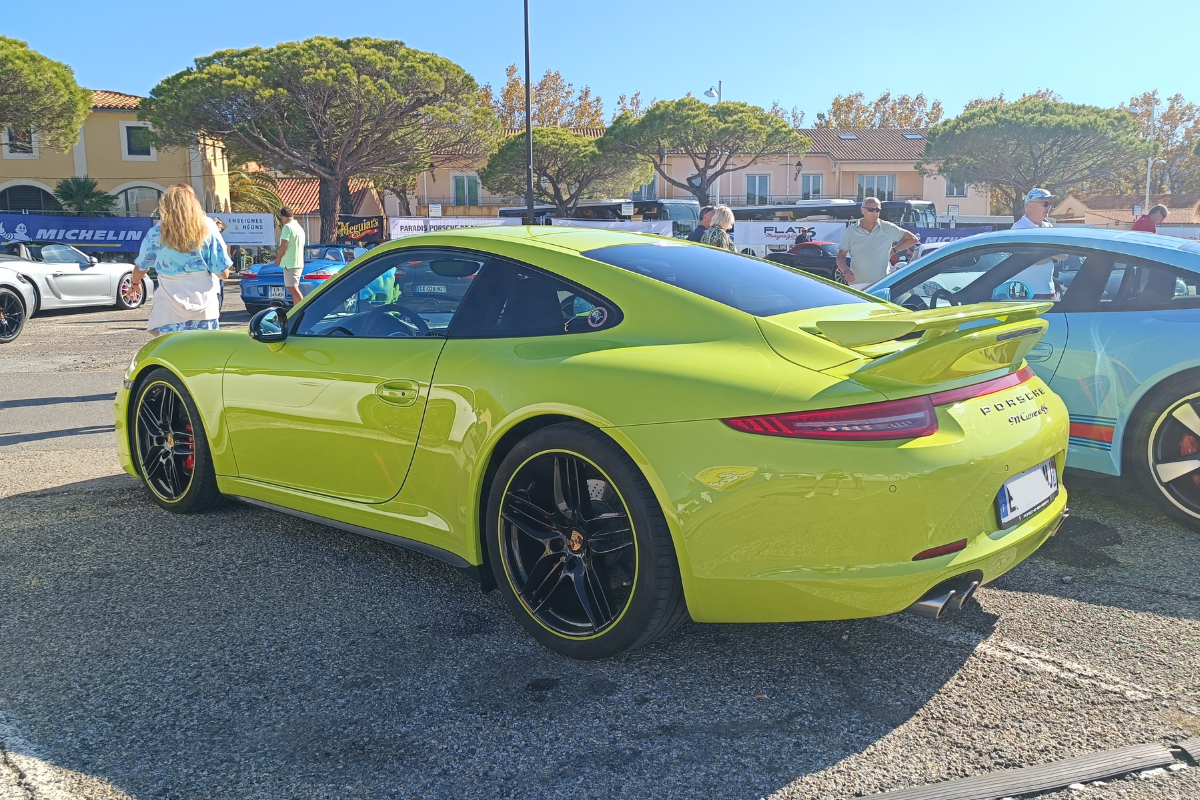 Porsche 991 carrera 4s lightgreen flat 6 magazine png