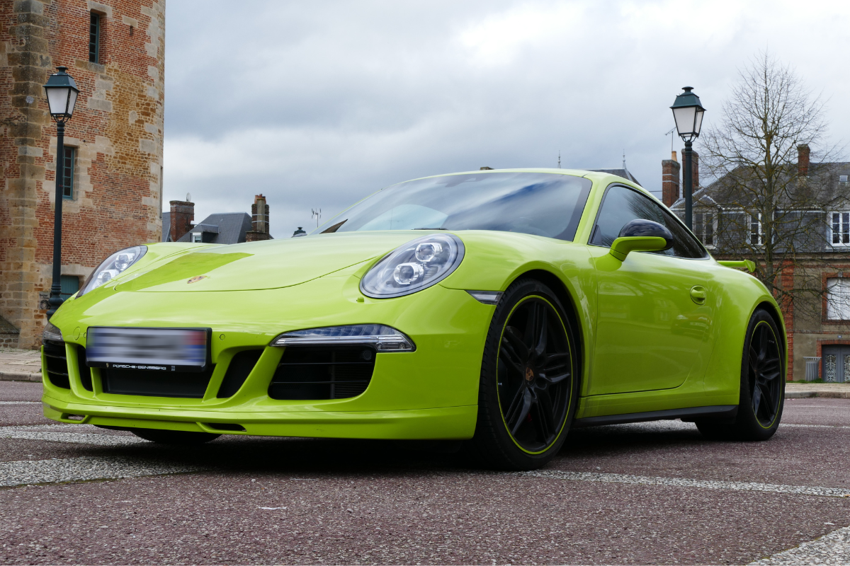 Porsche 991 carrera 4s lightgreen flat 6