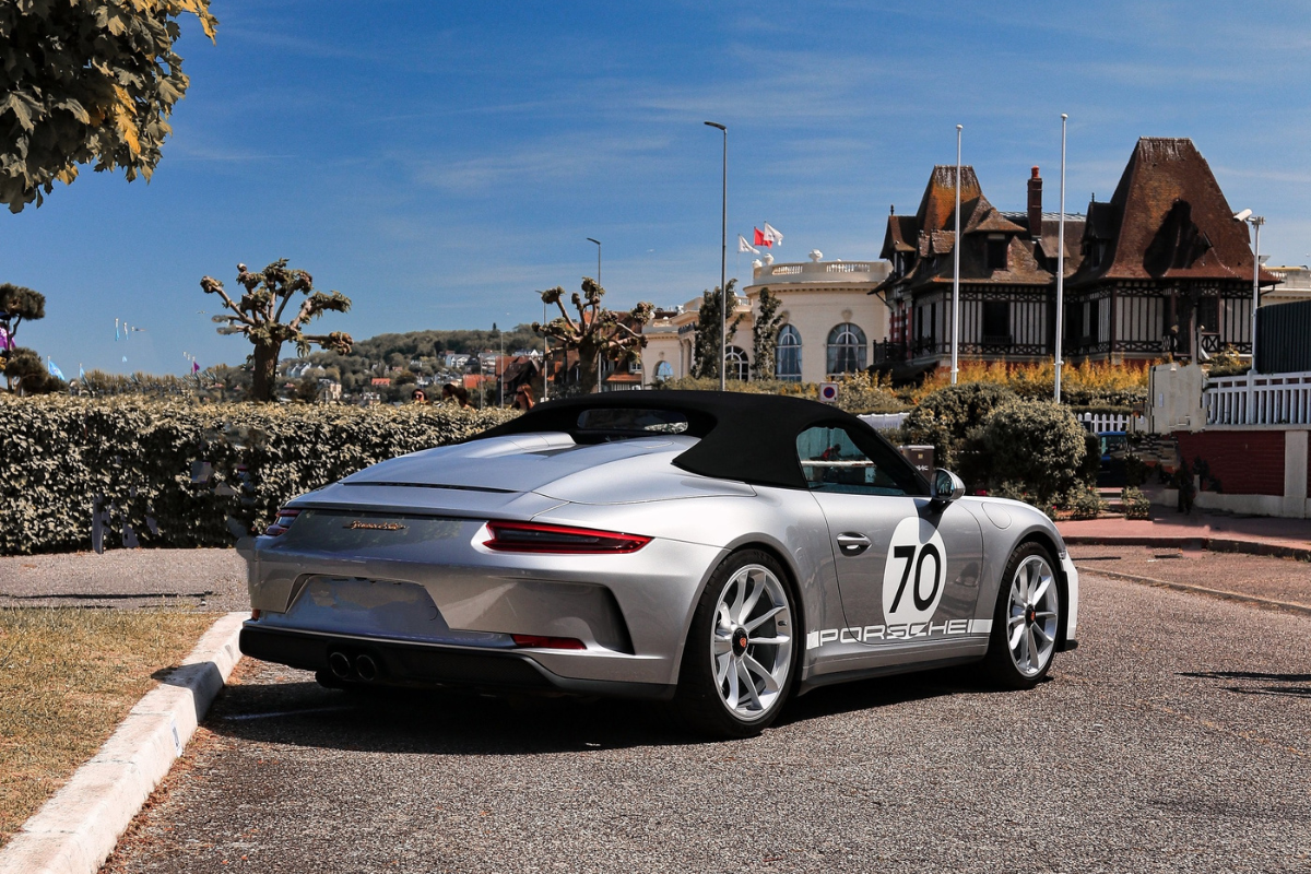 Porsche 991 speedster flat 6 magazine png