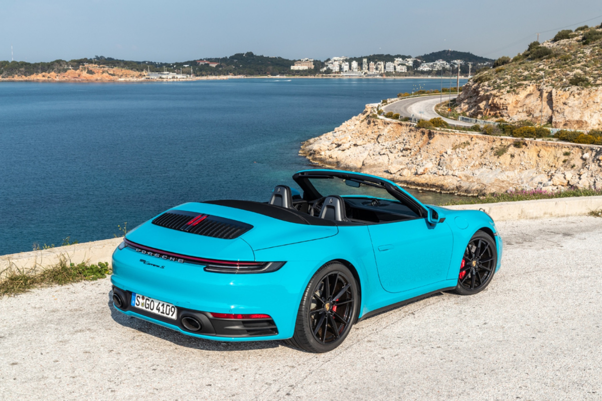 Porsche 992 cabriolet bleu miami