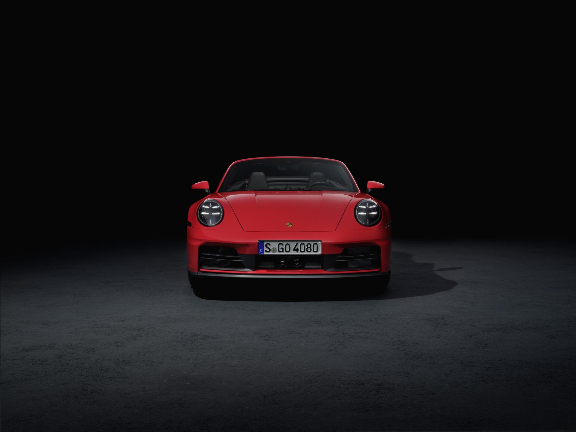 Porsche 992 carrera phase 2 flat 6 magazine 3