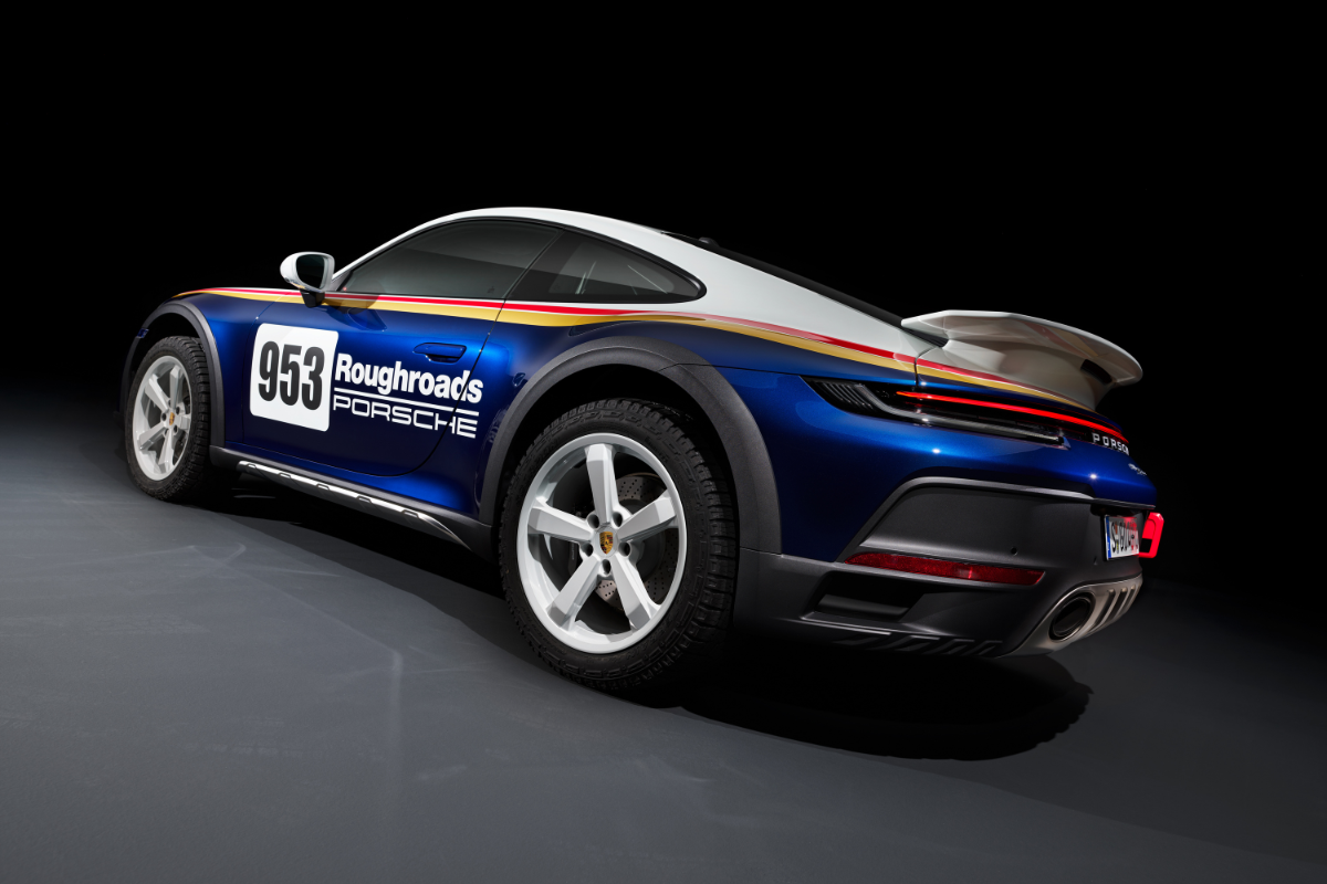 Porsche 992 dakar flat 6 mag