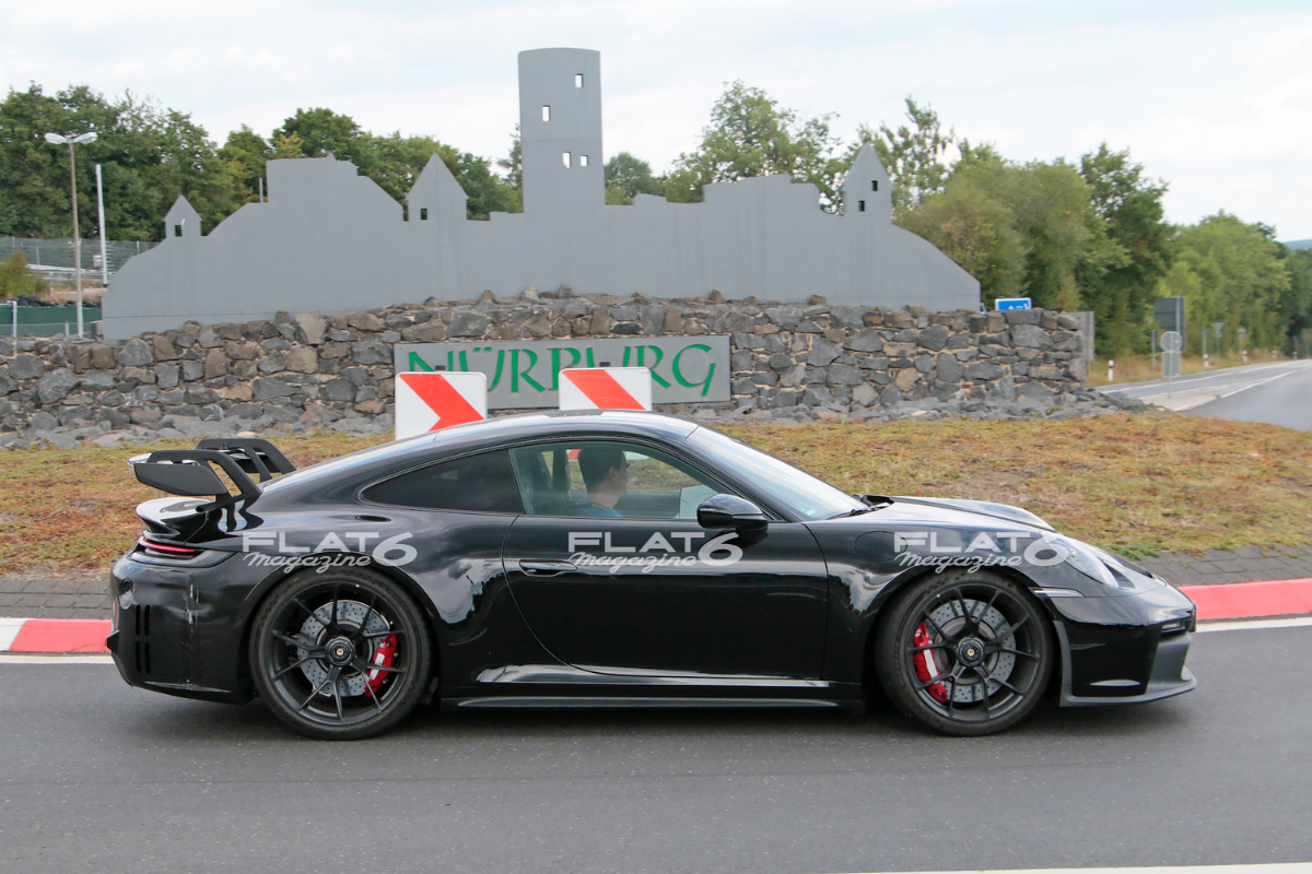 Porsche 992 gt3 facelift flat 6 mag