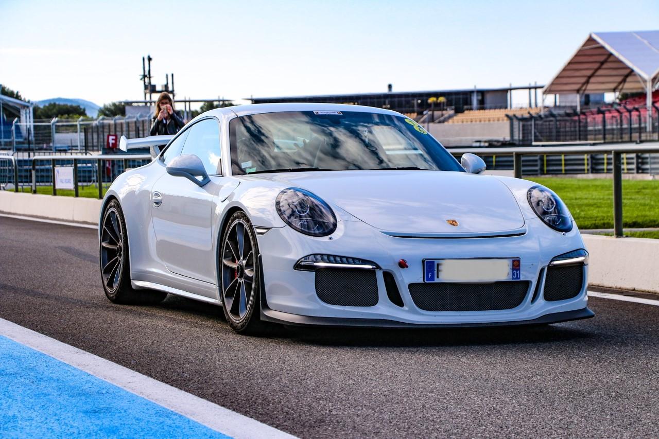 Porsche 992 gt3 flat 6 magazine