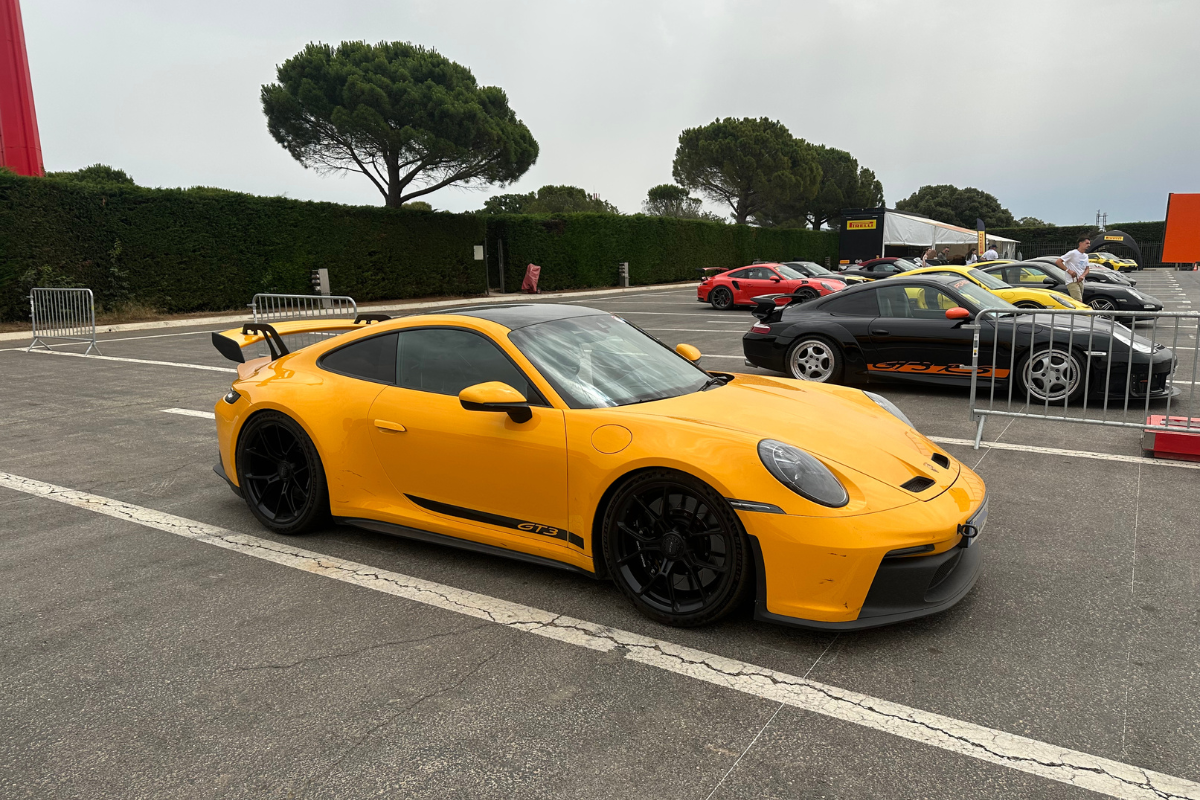Porsche 992 gt3 jaune signal 2