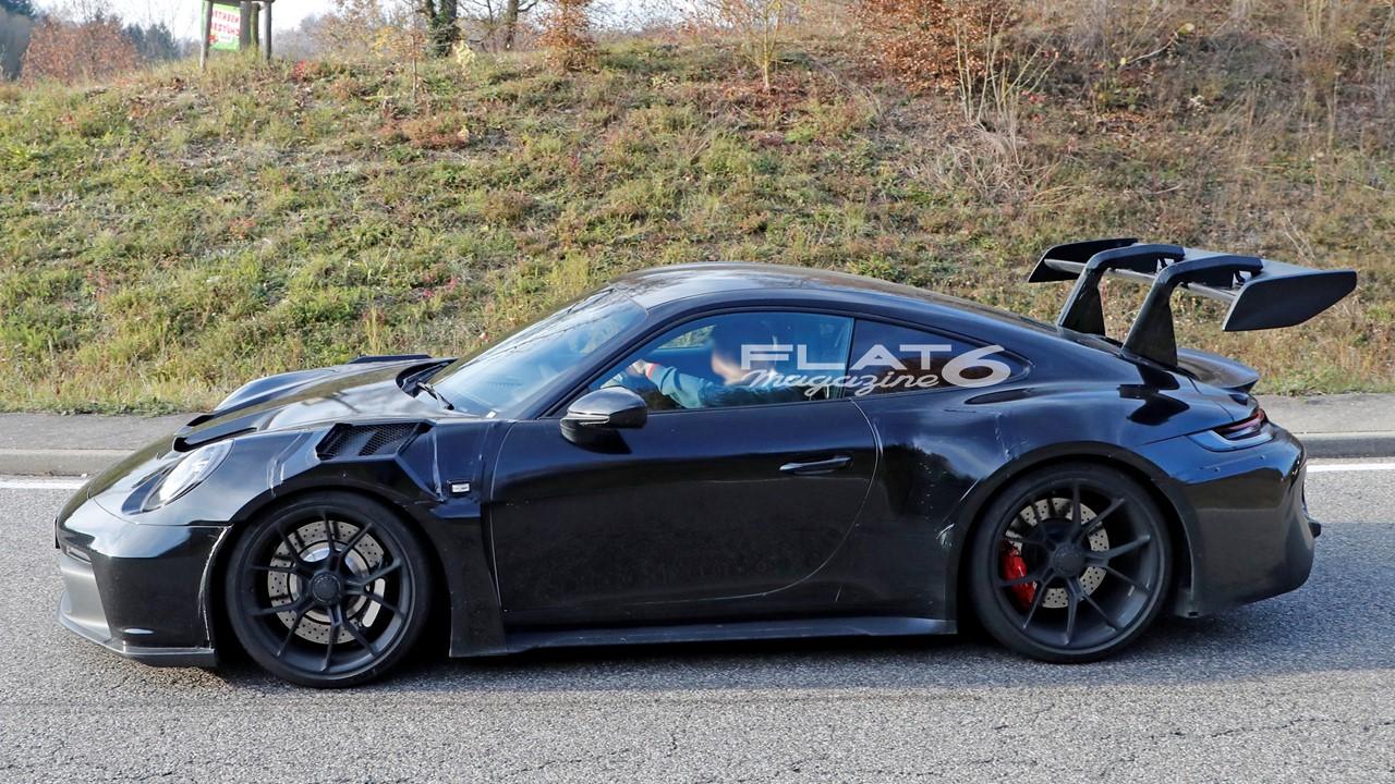 Porsche 992 gt3 rs 3 4