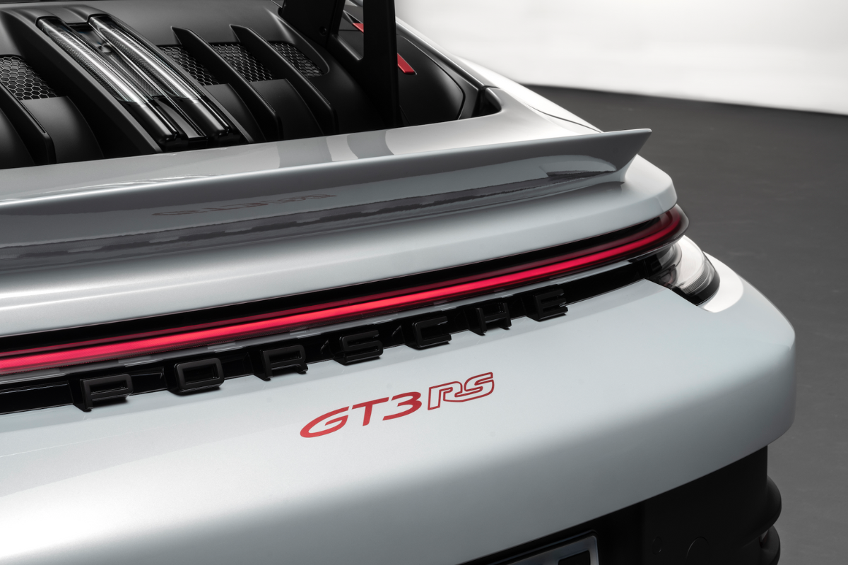 Porsche 992 gt3 rs flat 6 mag 2