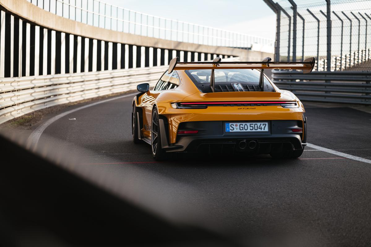 Porsche 992 gt3 rs flat 6