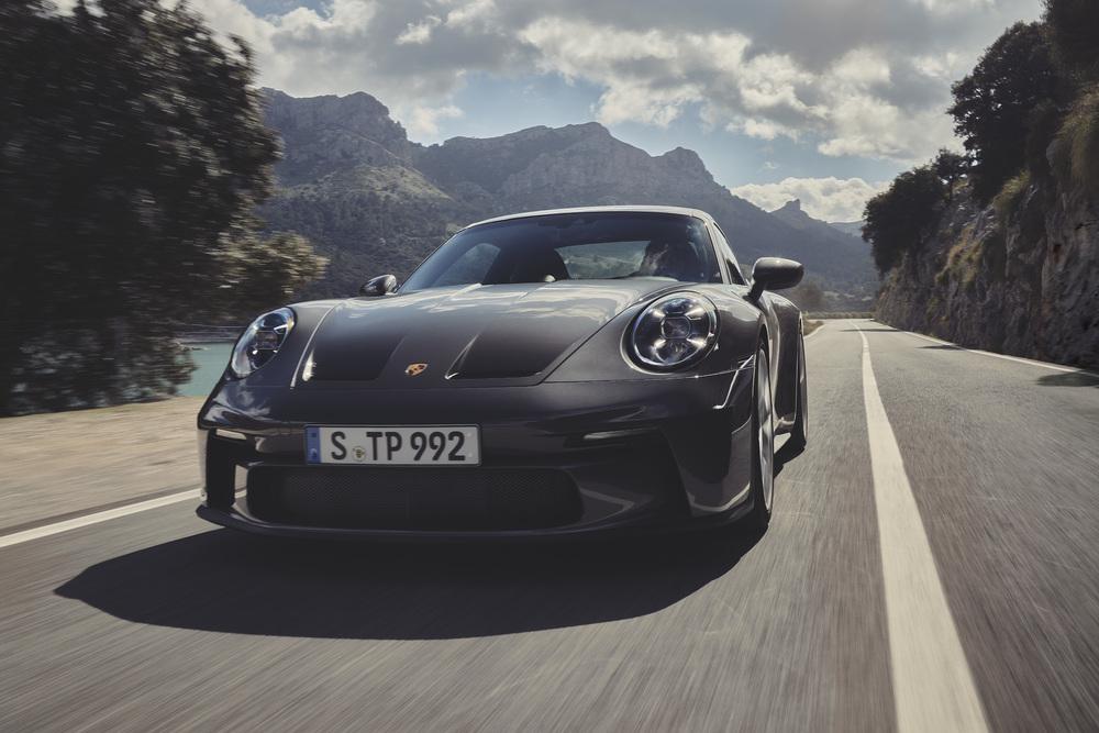 Porsche 992 gt3 touring 4 1