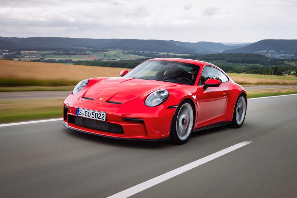 Porsche 992 gt3 touring rouge indien