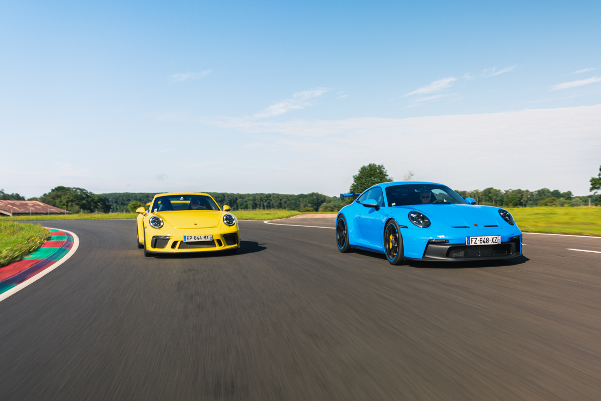 Porsche 992 gt3 vs 992 gt3 flat 6 mag