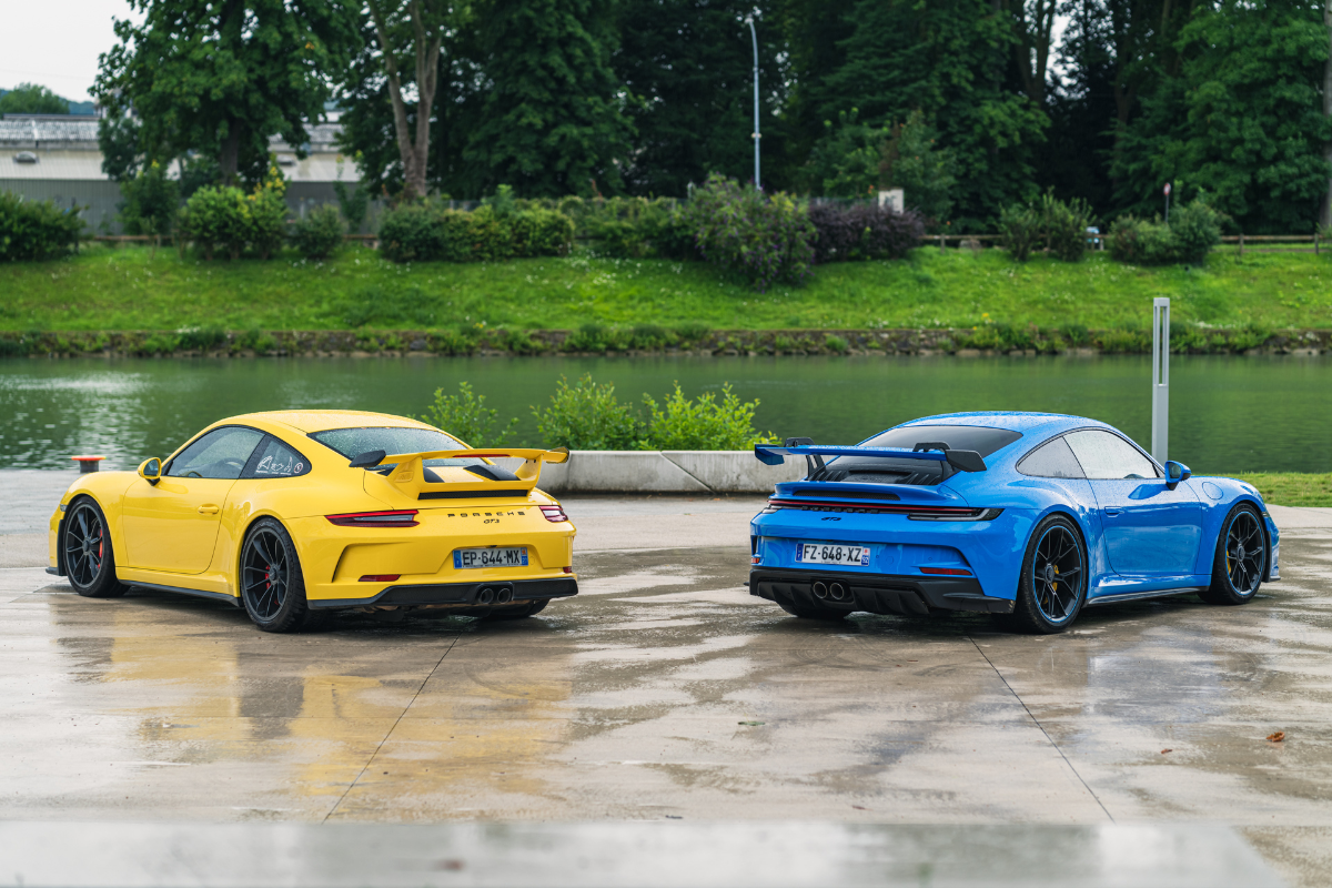 Porsche 992 gt3 vs 992 gt3 flat 6 mag png