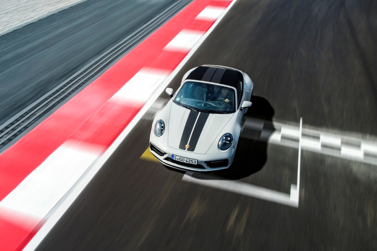 Porsche 992 gts cabriolet circuit