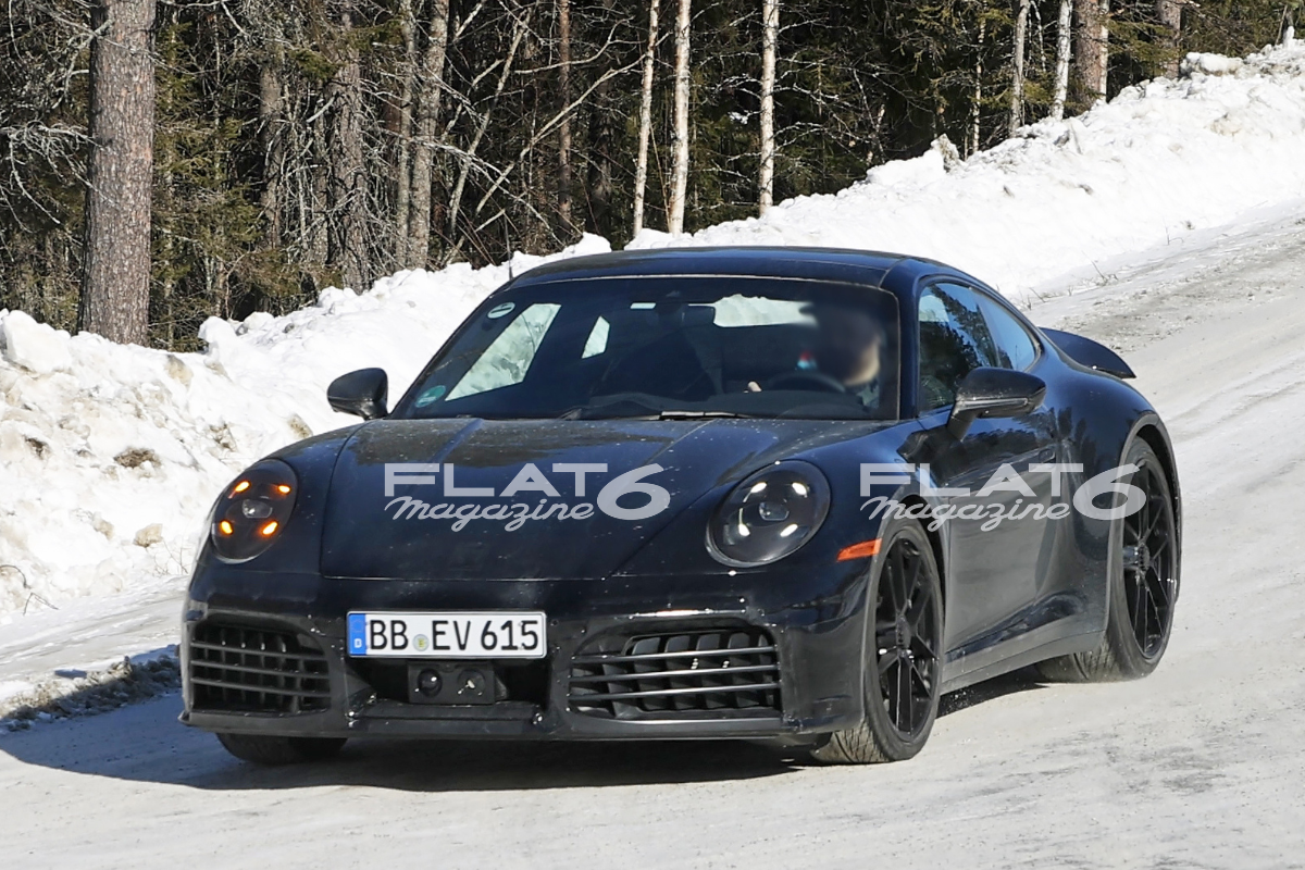 Porsche 992 gts phase 2 flat 6 mag 1