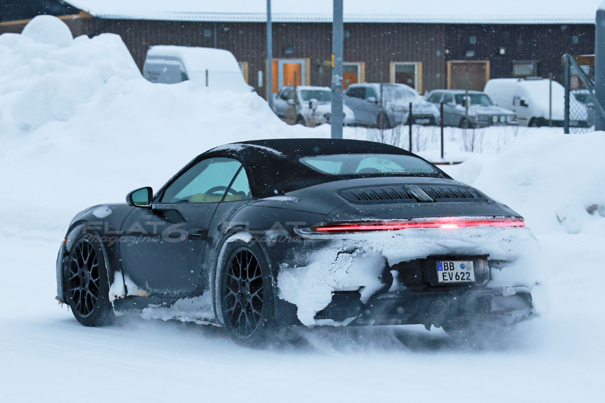 Porsche 992 phase 2 cabriolet flat 7