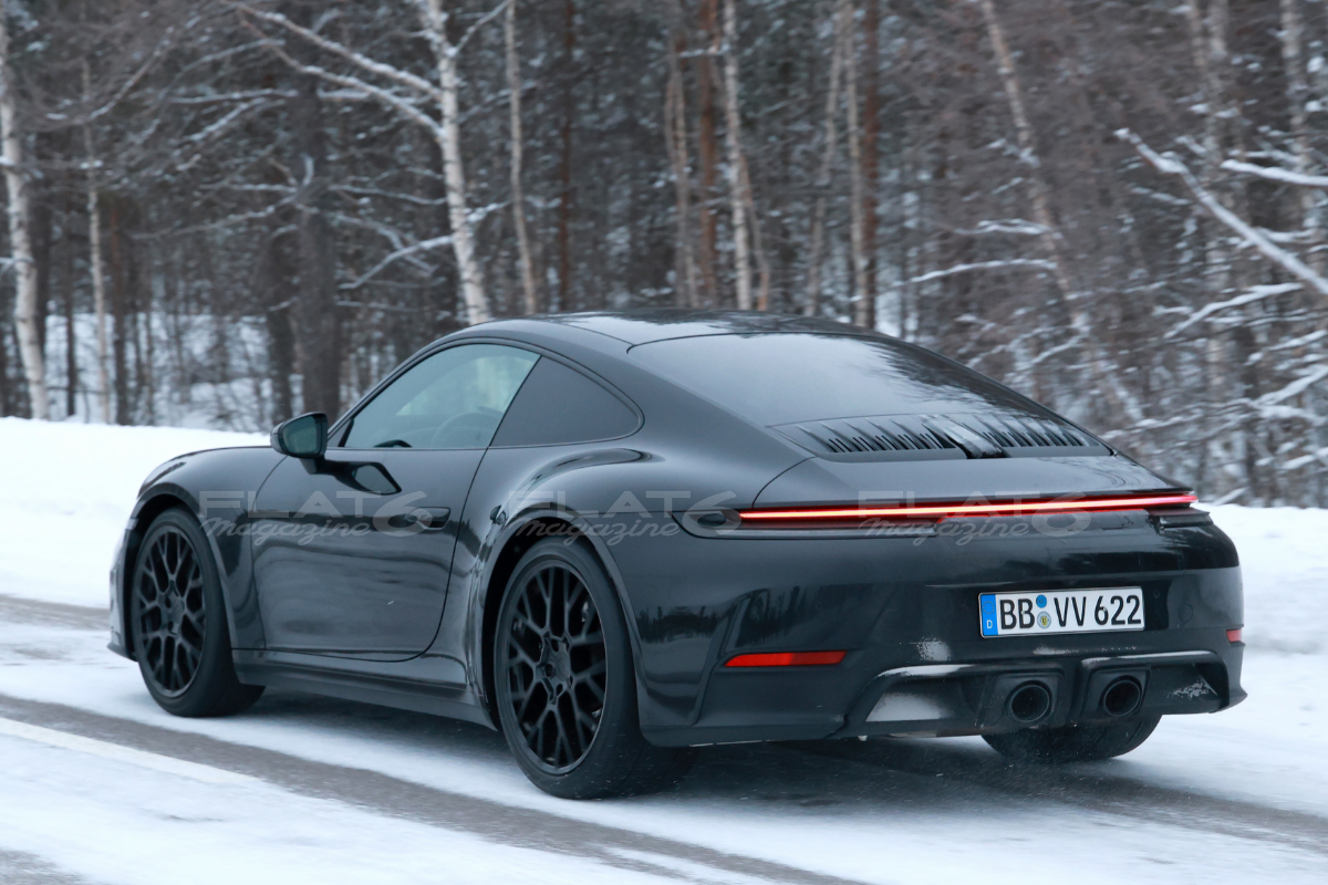 Porsche 992 phase 2 spyshot