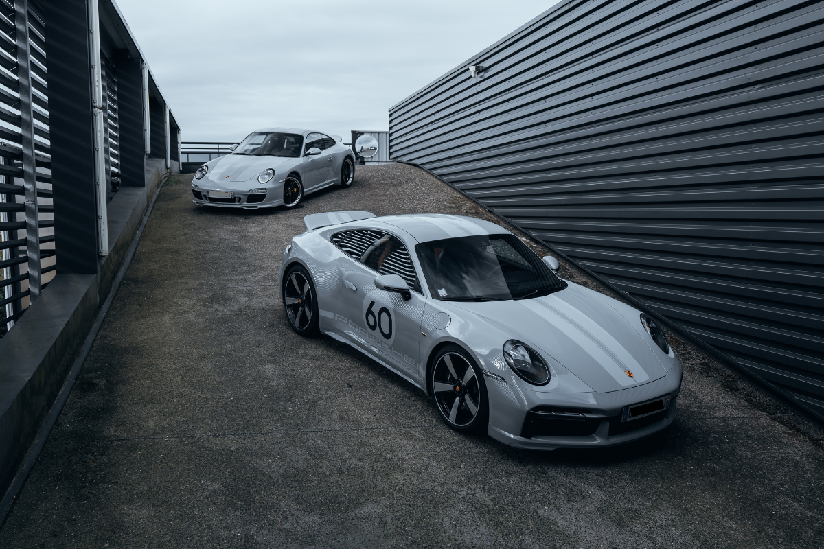 Porsche 992 sport classic flat 6 magazine 2