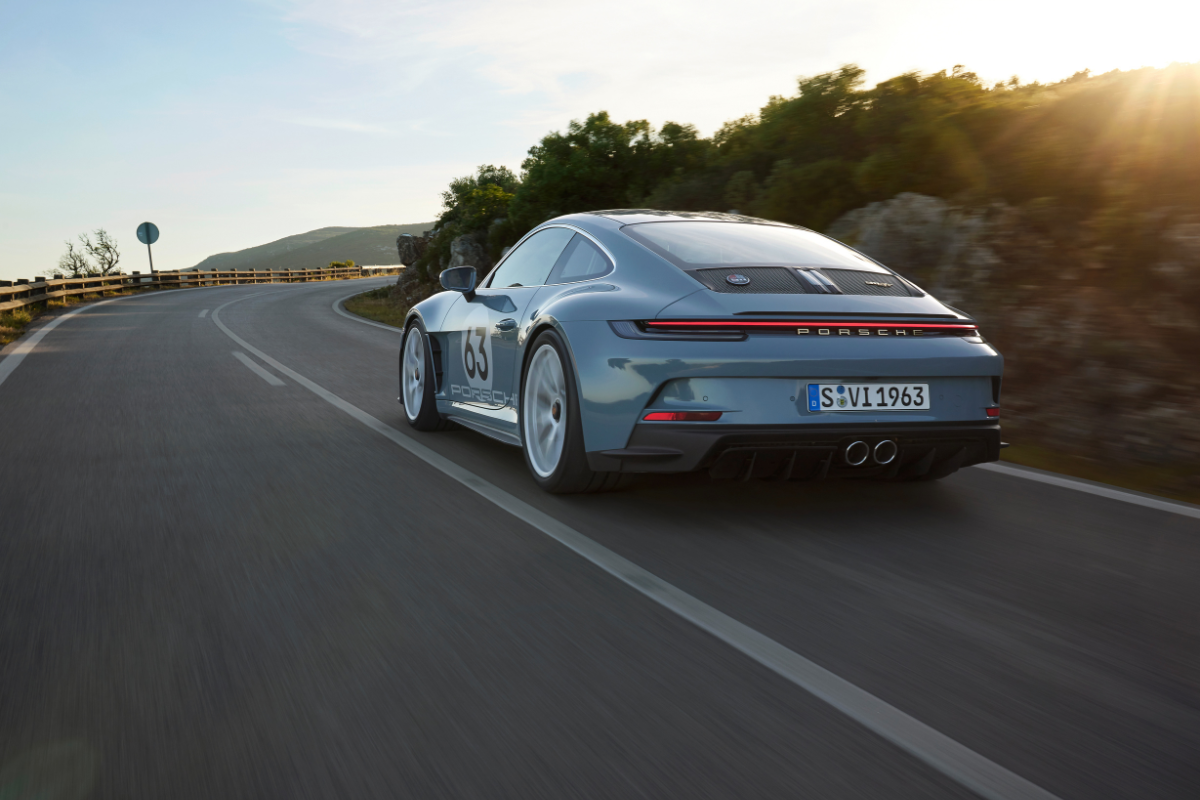 Porsche 992 st flat 6 mag 1