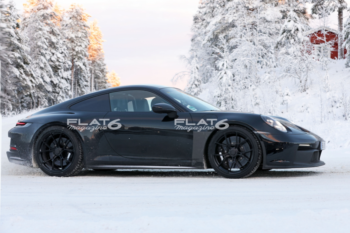 Porsche 992 st flat 6 mag