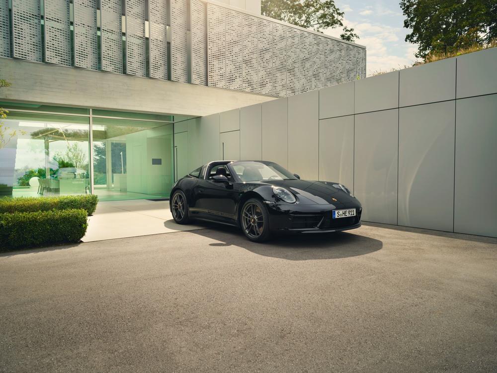 Porsche 992 targa 4 gts 50y porsche design edition 2