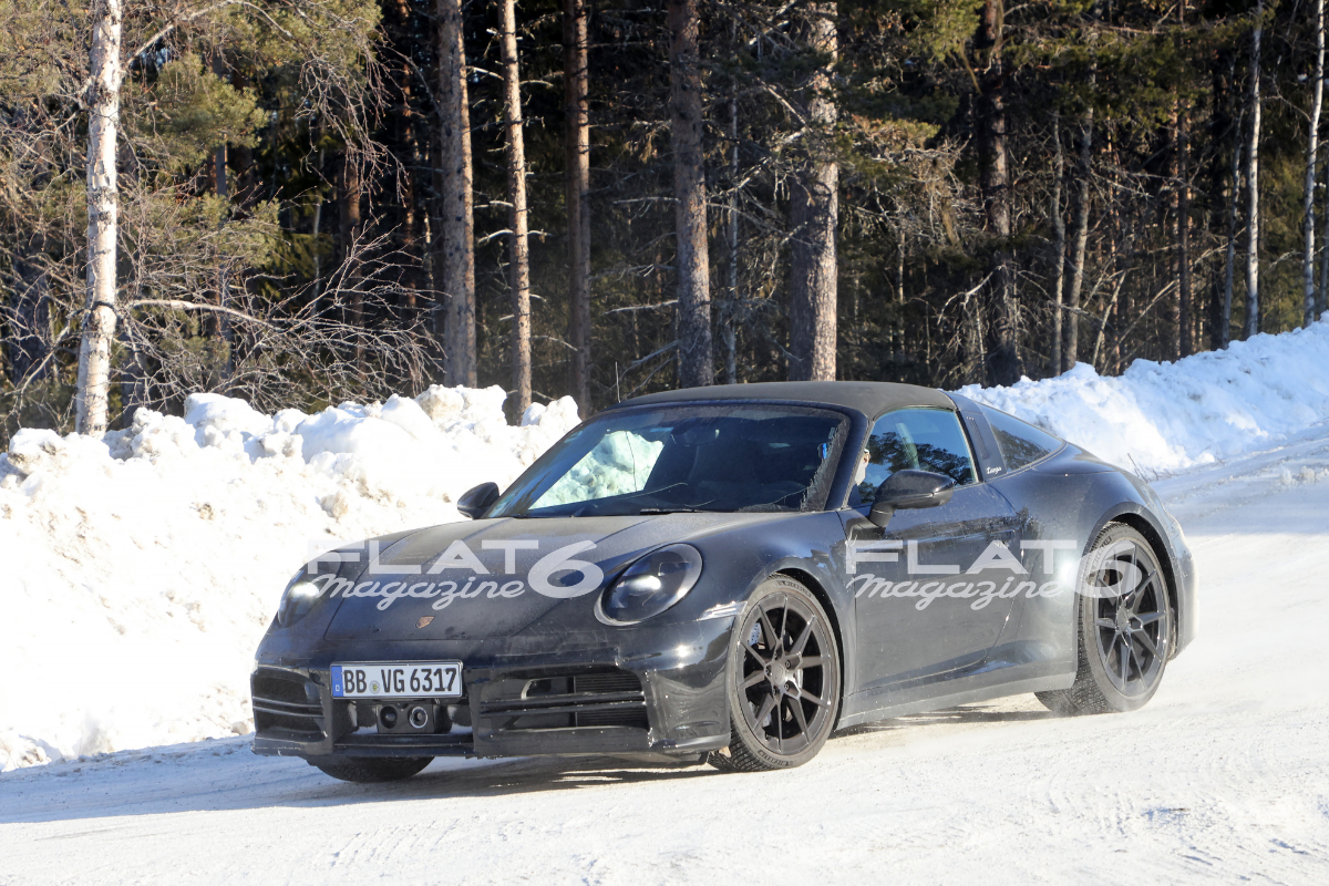 Porsche 992 targa phase 2 flat 6 mag 1