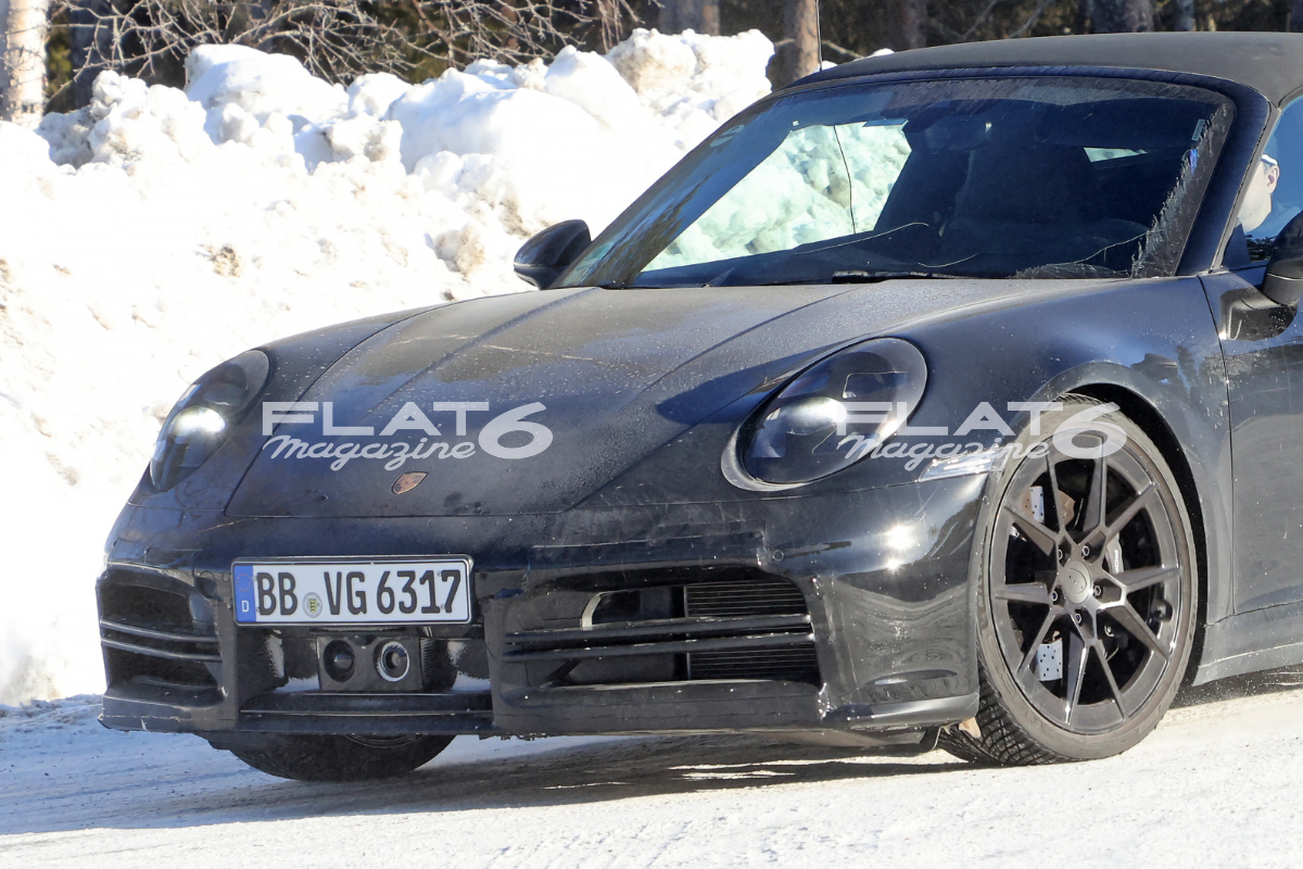 Porsche 992 targa phase 2 flat 6 magazine 1