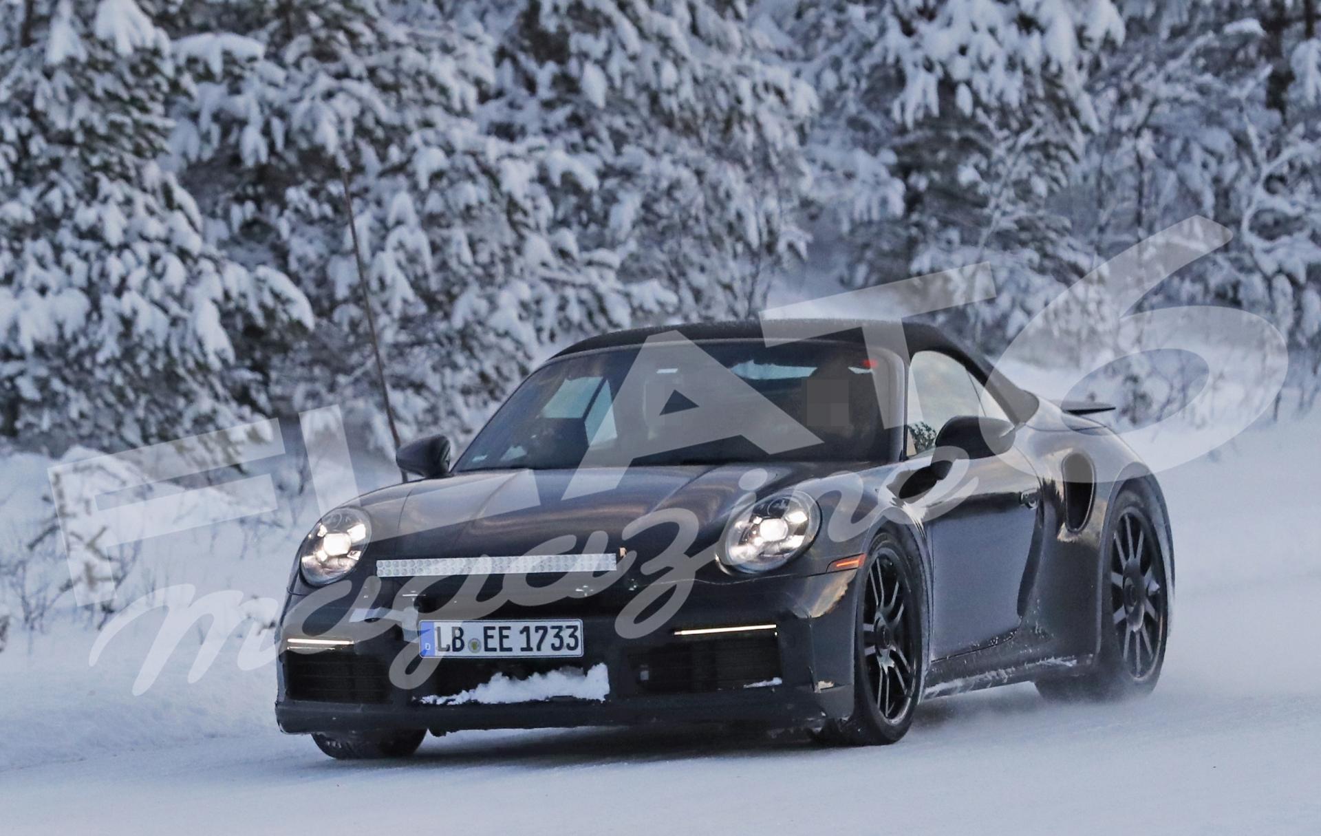 Porsche 992 turbo convertible winter 9