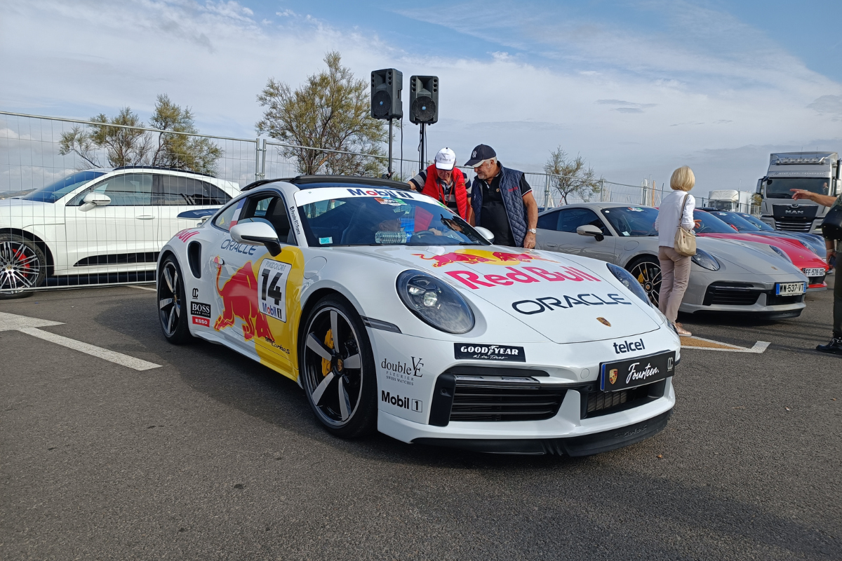 Porsche 992 turbo s flat 6 mag