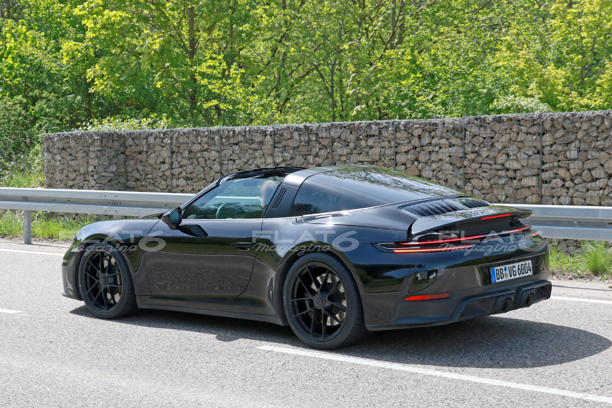 Porsche 992 2 gts targa flat 6 mag