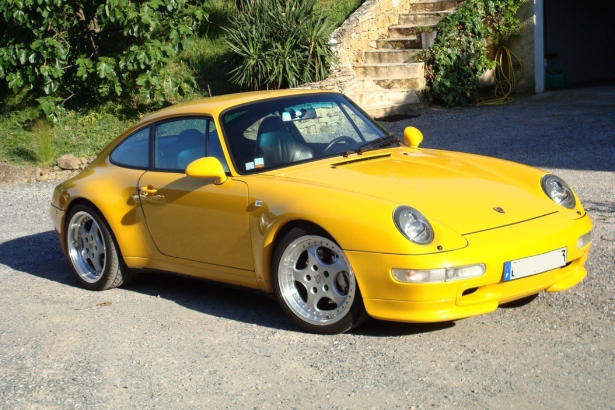 Porsche 993 carrera 4 flat 6 mag