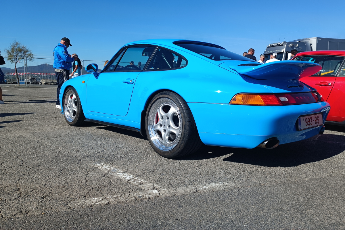 Porsche 993 rs bleu riviera flat 6 magazine png