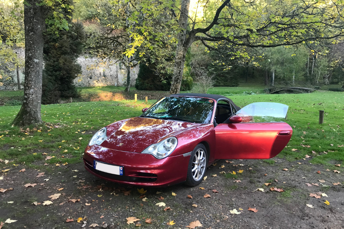 Porsche 996 cab rouge orient png