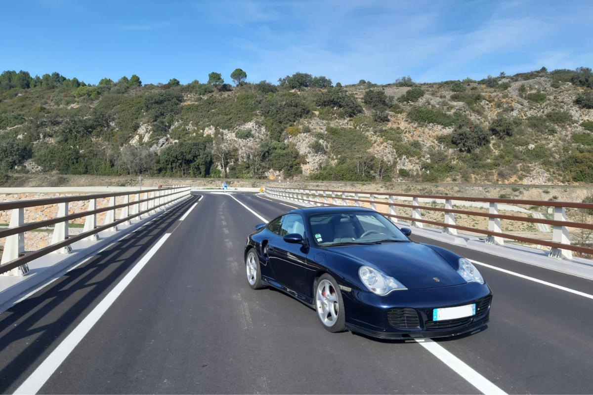 Porsche 996 turbo flat 6 mag