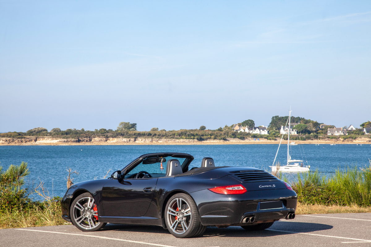 Porsche 997 carrera 2 cab flat 6 mag