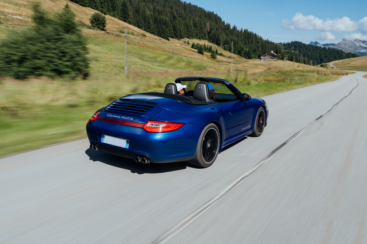 Porsche 997 carrera 4 gts cab flat 6 magazine png