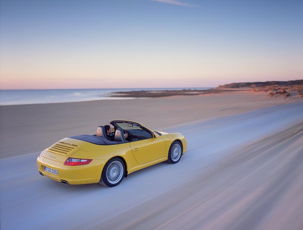 Porsche 997 carrera cabriolet jaune arriere