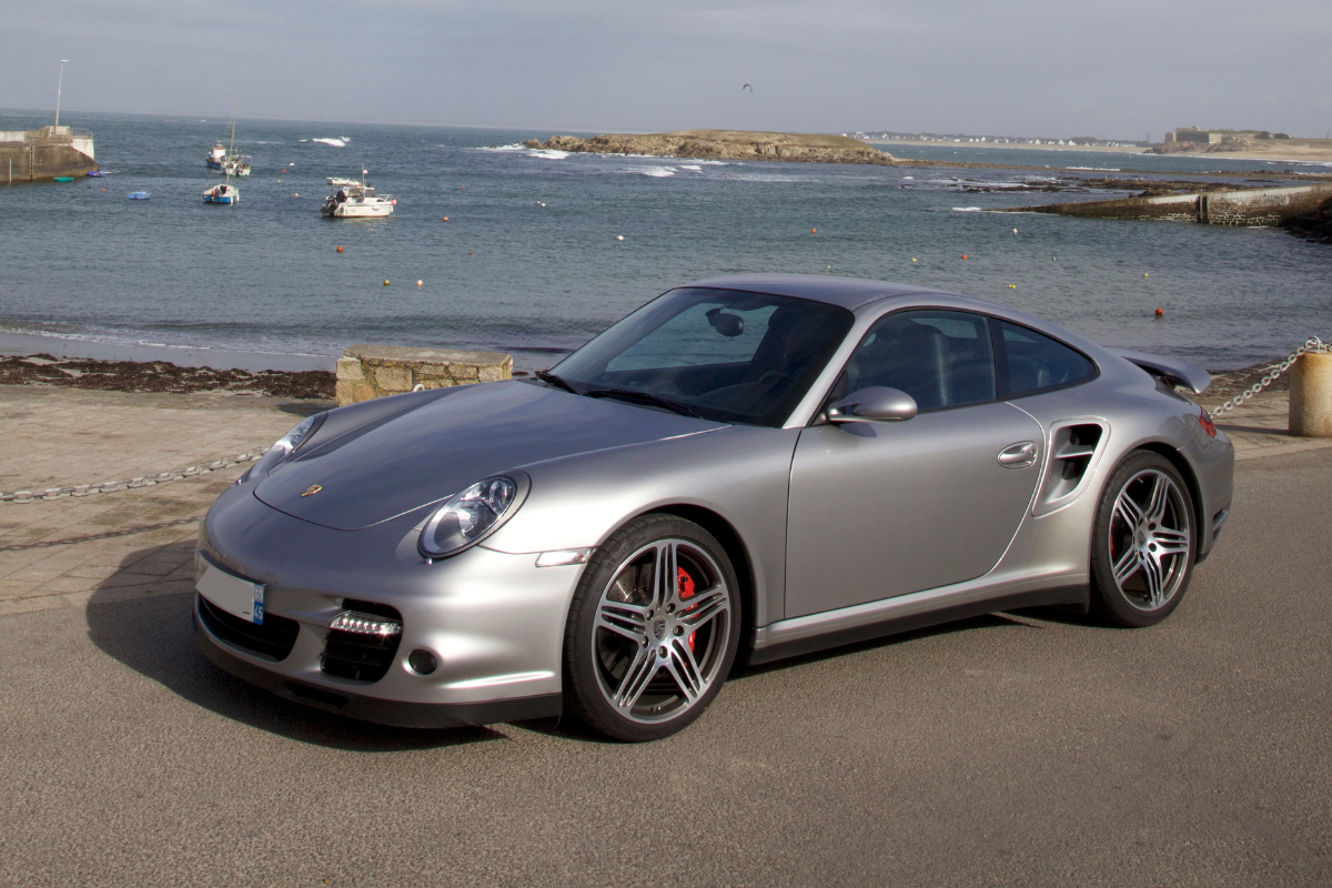 https://www.flat6mag.com/medias/images/porsche-997-turbo.png