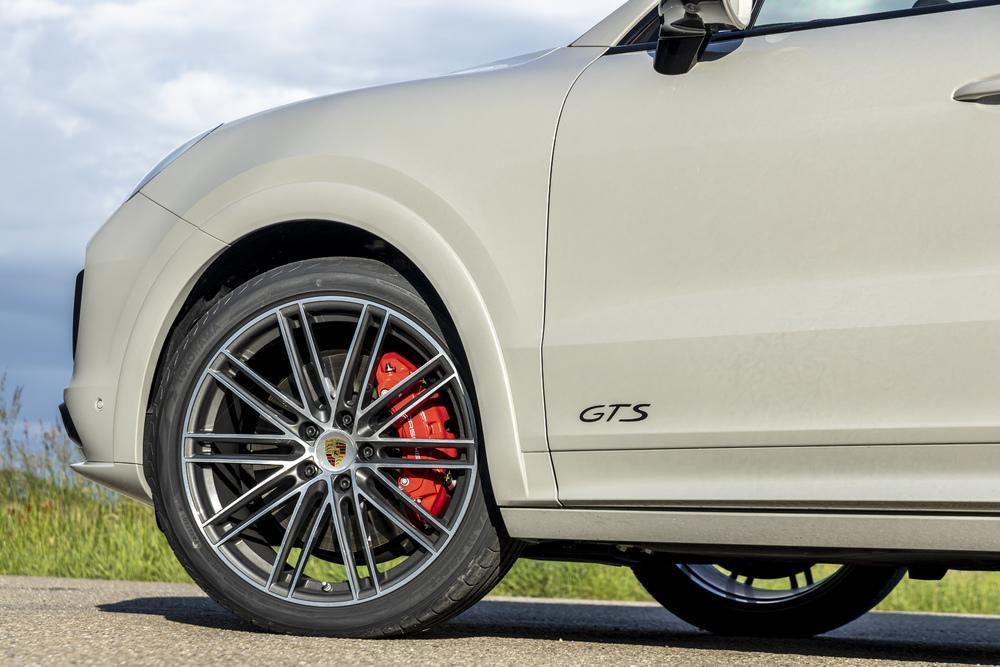 Porsche cayenne gts 2020