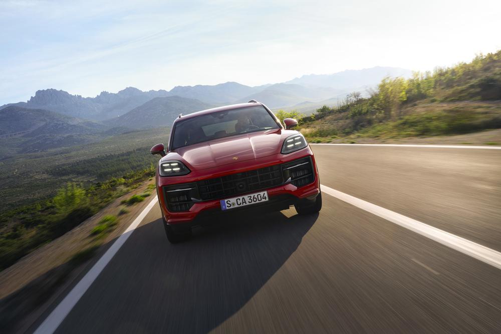 Porsche cayenne gts suv coupe 2024 jpg