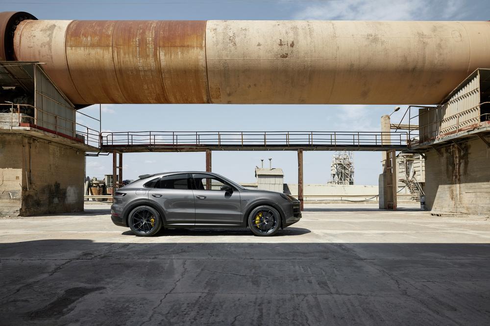 Porsche cayenne turbo e hybrid pack gt