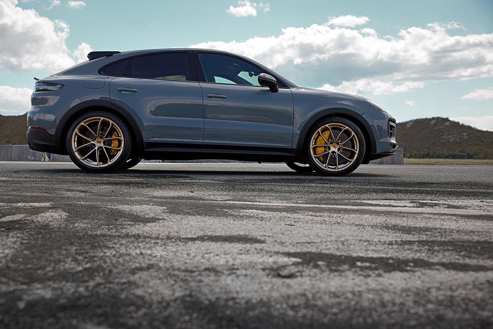 Porsche cayenne turbo gt 3