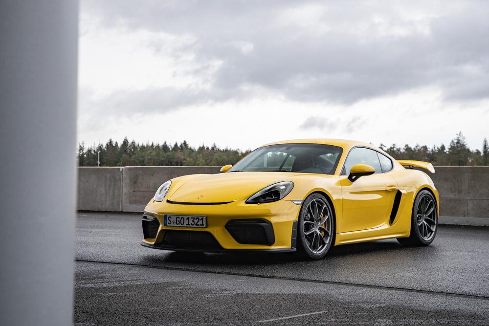 Porsche cayman 718 gt4 jaune avant