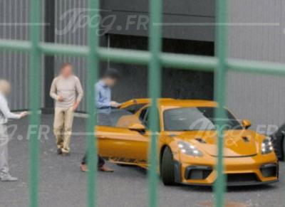 Porsche cayman gt4 rs jaune 2