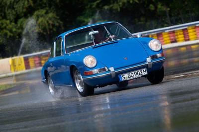 Porsche classic tyre testing