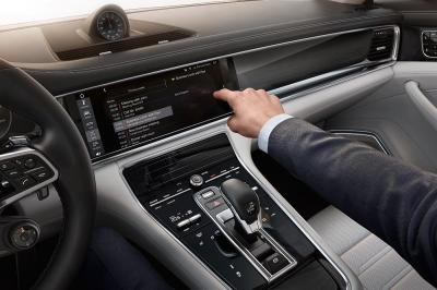 Porsche connect et avanced cockpit panamera