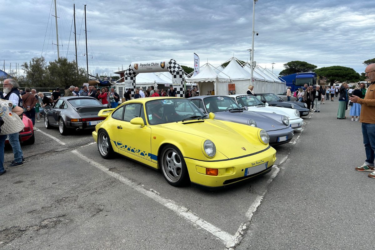 Porsche jaune clair