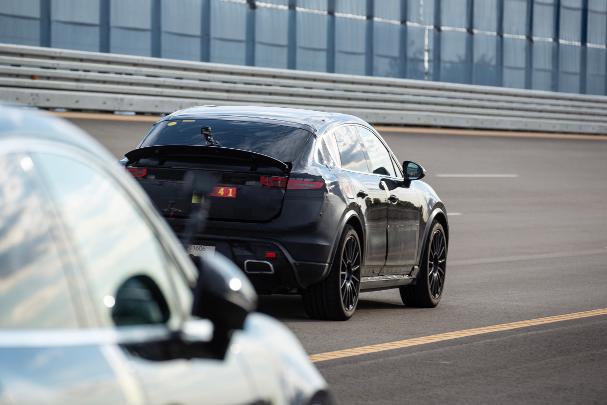 Porsche macan electrique 2