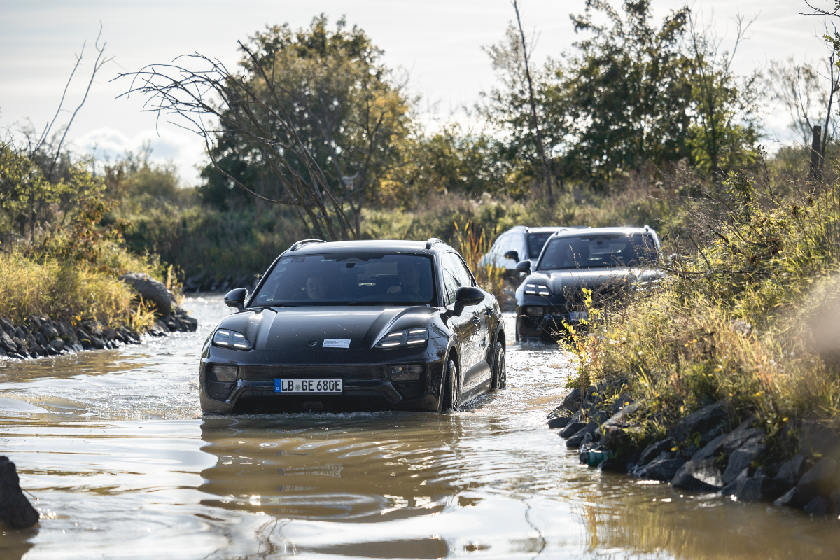 Porsche macan electrique 4