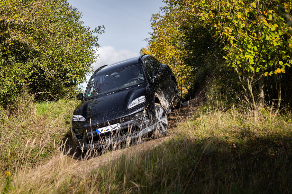 Porsche macan electrique png 1